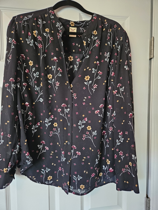 Faded Glory Tops - Faded Glory Black Floral Button-Front Blouse